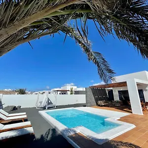 https://villalia-b4.in-canary-islands.com